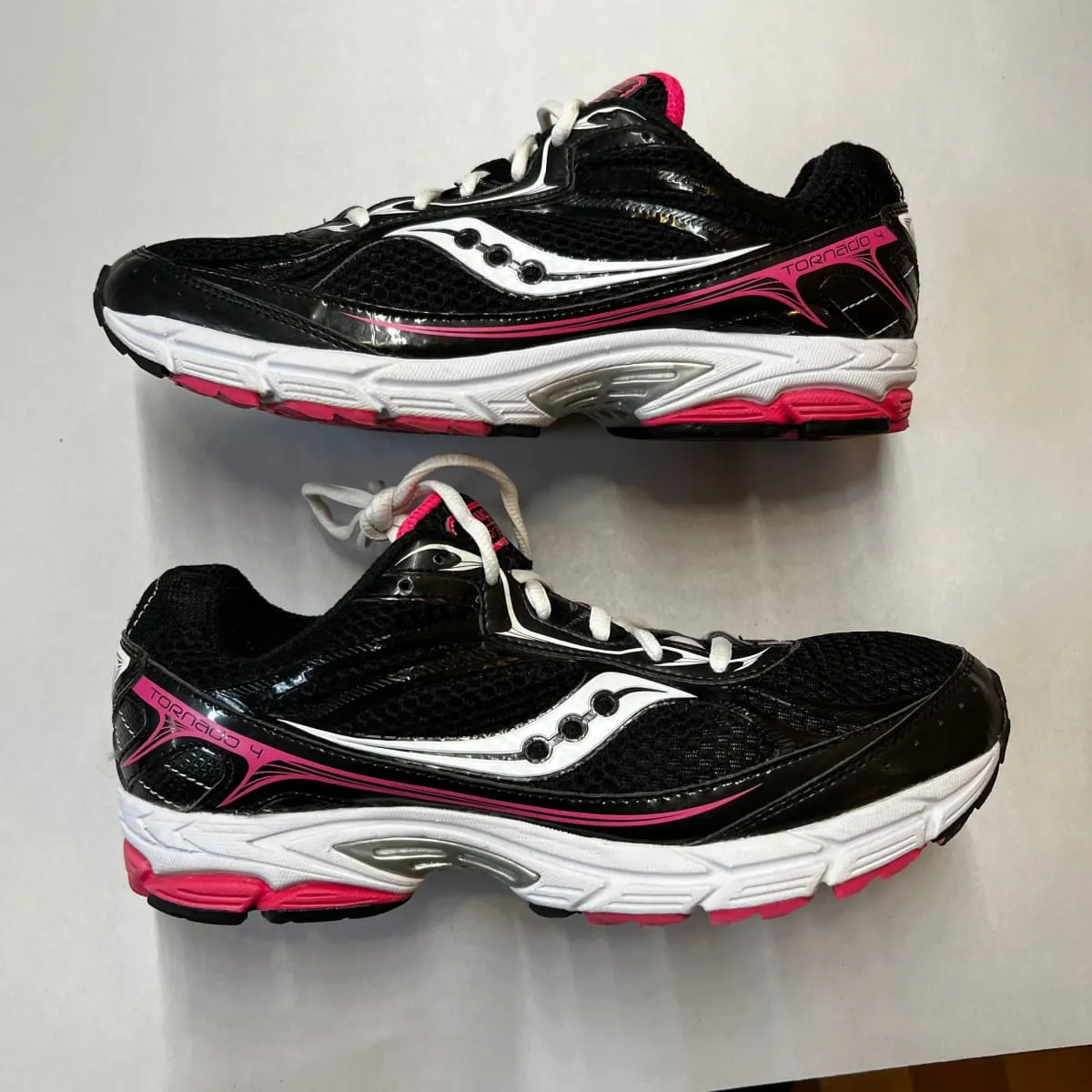 SAUCONY Women's Grid •Tornado 4• Running Shoe - Preowned