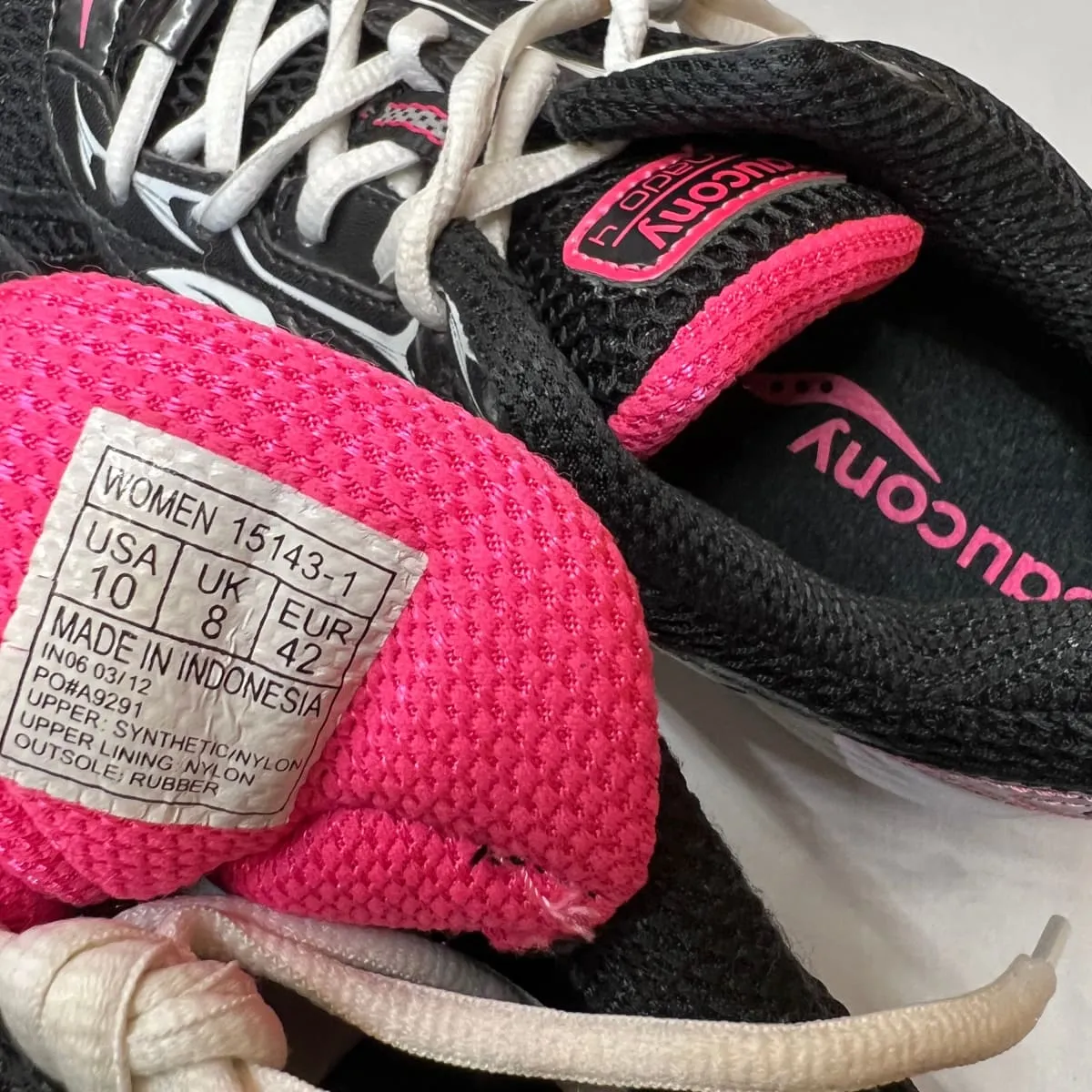 SAUCONY Women's Grid •Tornado 4• Running Shoe - Preowned