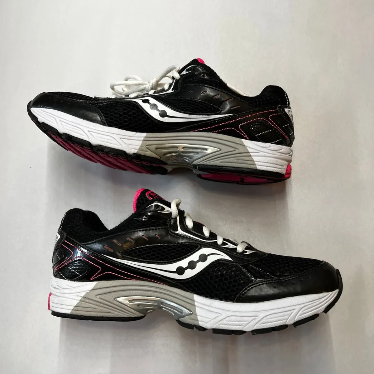 SAUCONY Women's Grid •Tornado 4• Running Shoe - Preowned