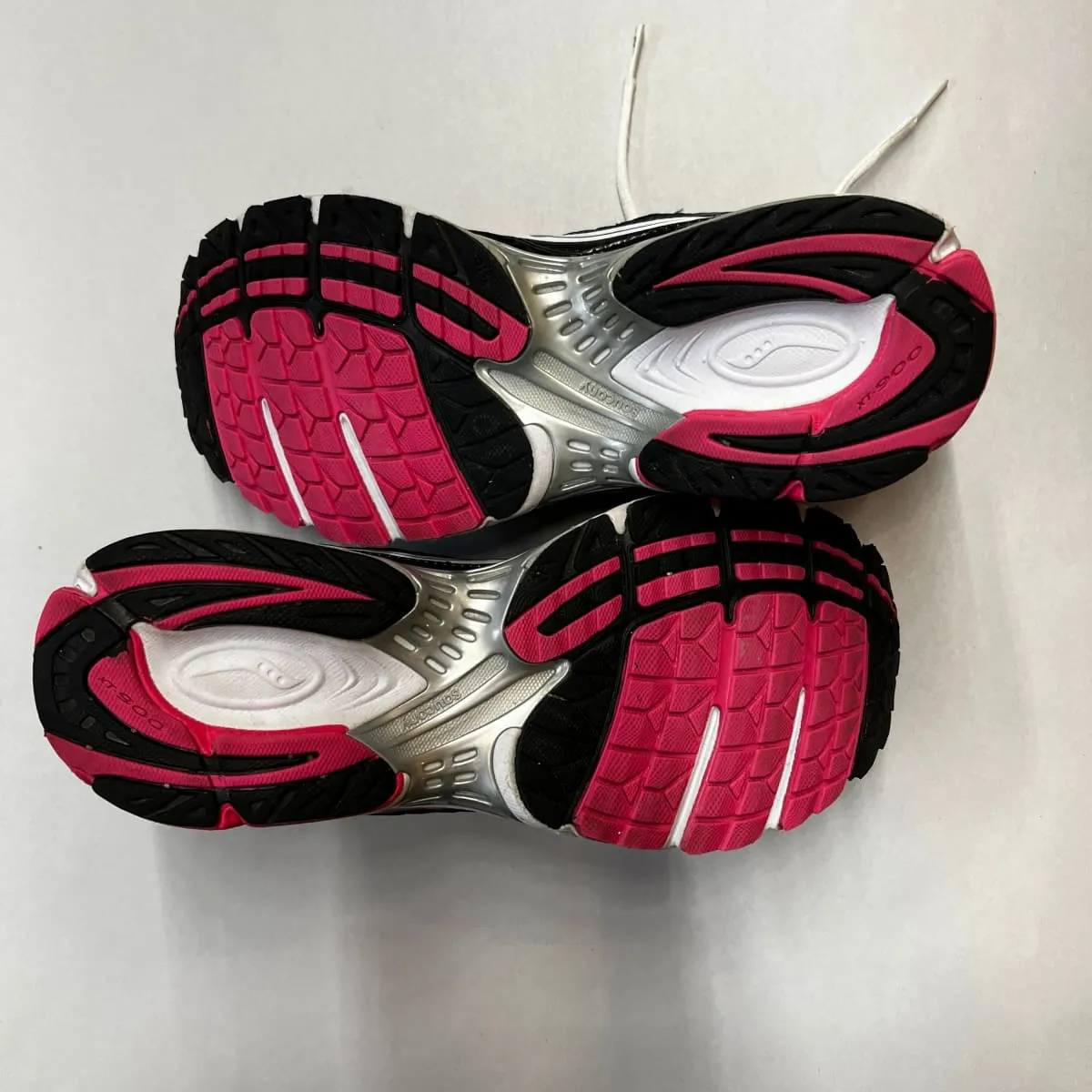 SAUCONY Women's Grid •Tornado 4• Running Shoe - Preowned