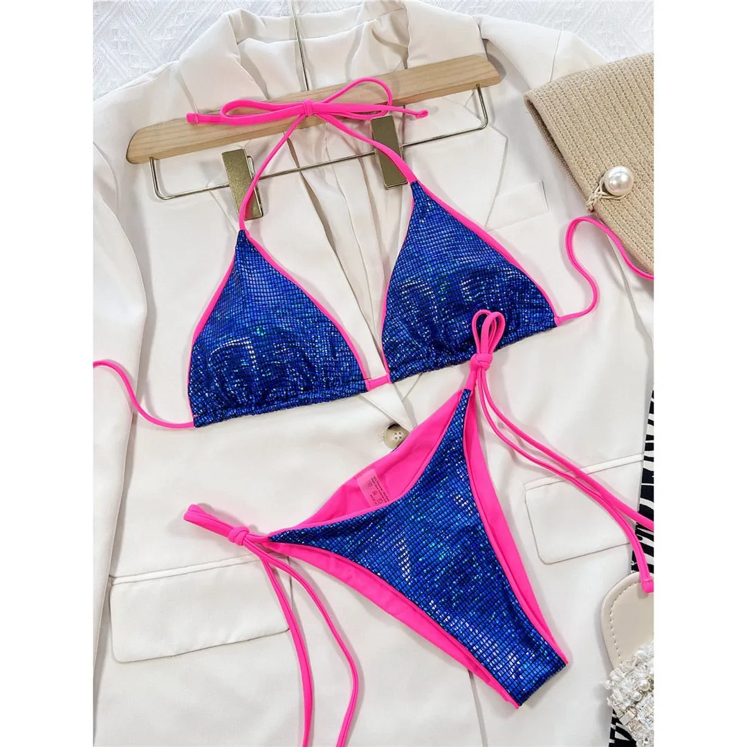 Sexy blau-rosa Bikini mit glänzenden Pailletten