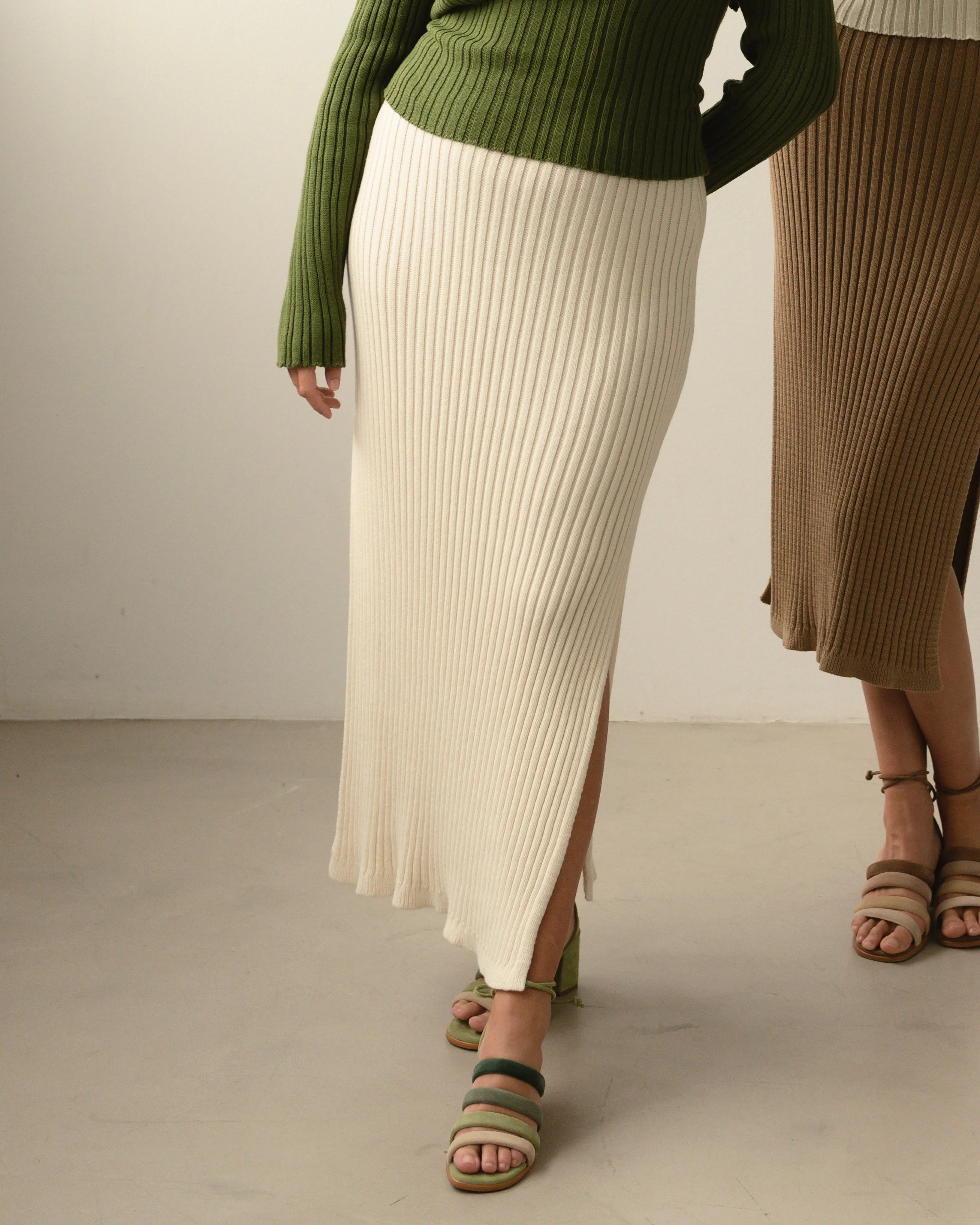 Wise Opened Knit Skirt Off White